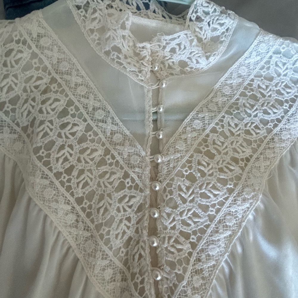 Elegant Lace Button-Down vintage dress. Perfect condition